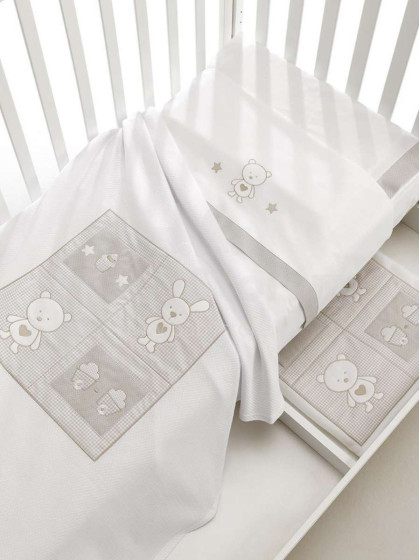 Erbesi Blanket Candy Tortora Art.100844 Детское одеяло с вышивкой и аппликацией 110x130 см
