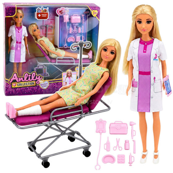 Anlily lėlės gydytojas su pacientu ligoninės lovoje infuzijos priedais