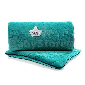 „La Millou“ aksomo kolekcijos antklodė ir vidurio pagalvė „Smaragdas“. 95360 Aukščiausios kokybės antklodė ir pagalvė