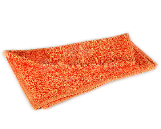 Оранжевое полотенце с изображением Риги (или Латвии)