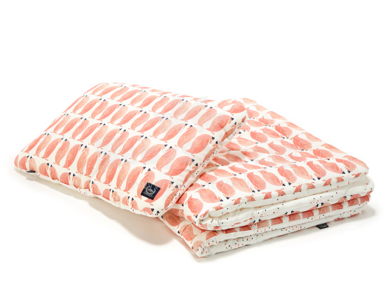 „La Millou“ menas. 84028 „Bedclouthes M Penguin Pepe & Confetti Pink“ Aukščiausios kokybės antklodė ir pagalvė