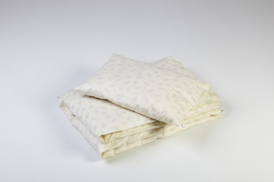 Trolių rinkinys, skirtas lovytės svajonių menui. BCT-DPFE04 Pūkinė antklodė ir pagalvėlė lopšiui (67x78 / 33x26 cm)