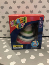 „Flash-Top“ straipsnis 294574 Klasikinis vaikų vilkas dėžutėje su muzika („Crazy Frog“) ir šviesa (13 cm)