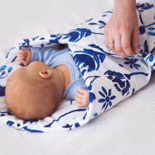 „Lullalove Baby Wrap“ 1118919 „Blue Ferns“ kūdikių įvyniojimas 75x75 cm