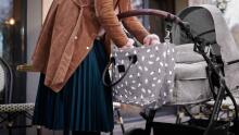 „KinderKraft'20“ mamyčių krepšys. Prekės kodas: KRAMBAGGRY0000 Pilka Didelis, patogus ir stilingas krepšys mamoms