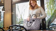 „KinderKraft'20 Mommy Bag“ gaminys .KKAMBAGBLK0000 juodas didelis, patogus ir stilingas krepšys mamoms