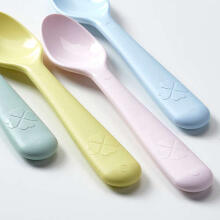 Made in Sweden Art.133711 Kids ergonomic spoon BPA free [colors in assortment] Stalo įrankių rinkinys (1 vnt.) 16cm