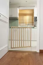 Geuther Door & Stair Safety Gate Modilok Art.2700_GU Apsauginiai varteliai durims ir laiptams, skirti medinėms angoms, kurių plotis 63–103,5 cm.