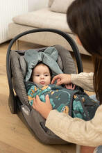 Velvet carry-cot swaddle blanket – SQUARE GREEN