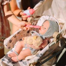 WOOPIE ROYAL kūdikio lėlė 36 cm su meškiuko maitinimo priedais
