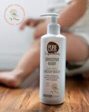 Pure Beginnings Kids Baby Wash Art.251282 Raminantis ir drėkinantis kūno ir plaukų prausiklis be muilo su apelsinų aliejumi ir raudonosios rožės ekstraktu, 250 ml