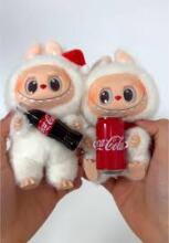 Labubu Cola Art.252273 Minkštas žaislas Labubu, 15 cm