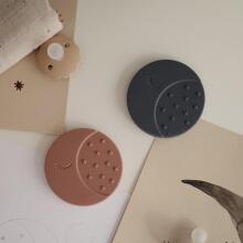 Mushie  Silicone Teether Moon Art.2560315 Silikoninis barškutis (100 % natūralus)