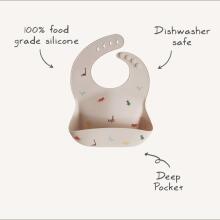 Mushie Silicone Bib Art.2500072 Cedar  Kūdikio seilinukas pagamintas iš 100 % aukštos kokybės silikono