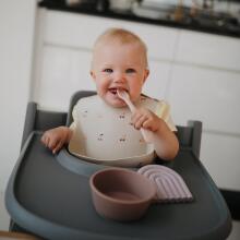Mushie Silicone Bib Art.2500105 Kūdikio seilinukas pagamintas iš 100 % aukštos kokybės silikono