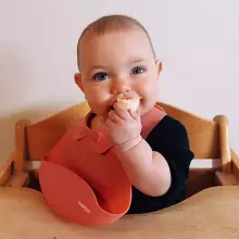Haakaa Silicone Bib Art.UTE63-RT Rust Kūdikio seilinukas pagamintas iš 100 % aukštos kokybės silikono