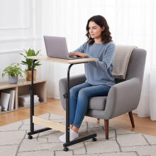 Mobilus nešiojamojo kompiuterio stalas – šoninis stalas foteliui šviesaus ąžuolo spalvos, ModernHome