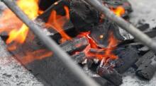 Natural Hardwood Charcoal Art.279740 Премиальный древесный уголь— натуральный уголь для гриля и BBQ,2 кг