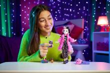 Monster High Creepover Party – Drakulaura lėlė su Count Fabulous ir pižamų vakarėlio aksesuarais