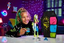 Monster High Skulltimate Secrets – Neon Frights Franki Stein su šviečiančiais aksesuarais