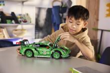 LEGO Technic Porsche 911 GT3 R REXY AO lenktynių automobilis