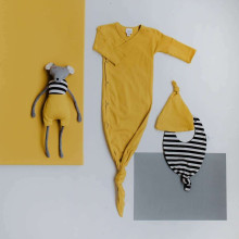 „Wooly Organic“ mezginiai „Kimono“ menas. I-26-0-08 „Golden Yellow Baby“ miegmaišis - pižama iš 100% organinės medvilnės