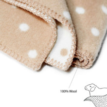 La bebe™ Lambswool 70х100 Art.76387 Beige dots Детское шерстяное одеяло/плед из шерсти (New Zealand wool), 70х100 см