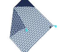 „La Millou“ menas. 83606 Medvilnės konkurso antklodė „Blueberry Bears Premium“ dvipusė antklodė su gobtuvu (80x80 cm)
