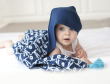 La Millou Art. 83606 Cotton Tender Blanket Blueberry Bears Высококачественное детское двустороннее одеяло с капюшоном (80x80 см)