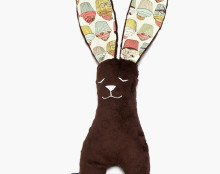 „La Millou“ menas. 84556 Bunny Chocolate Cupcakes Minkštas miego žaisliukas Triušis